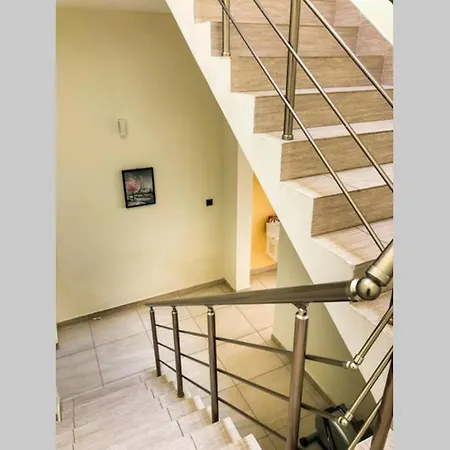 Kings Landing A Spacious House With Pool & Jacuzzi Appartamento Birkirkara