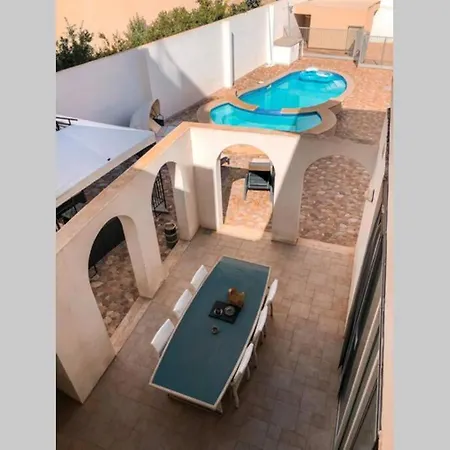 Kings Landing A Spacious House With Pool & Jacuzzi Appartamento
