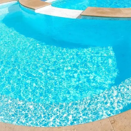 Appartamento Kings Landing A Spacious House With Pool & Jacuzzi