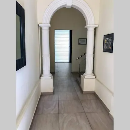 Kings Landing A Spacious House With Pool & Jacuzzi Appartamento Birkirkara