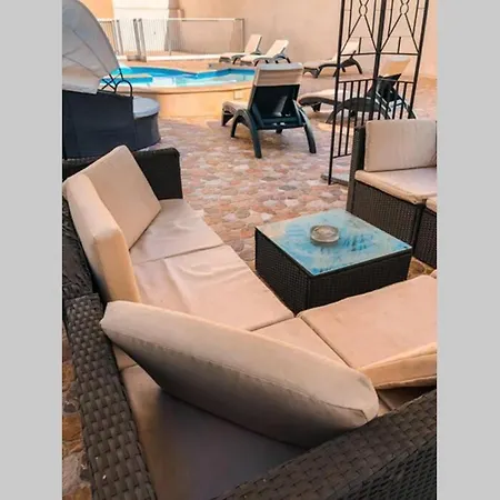 Appartamento Kings Landing A Spacious House With Pool & Jacuzzi