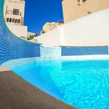 Kings Landing A Spacious House With Pool & Jacuzzi Birkirkara