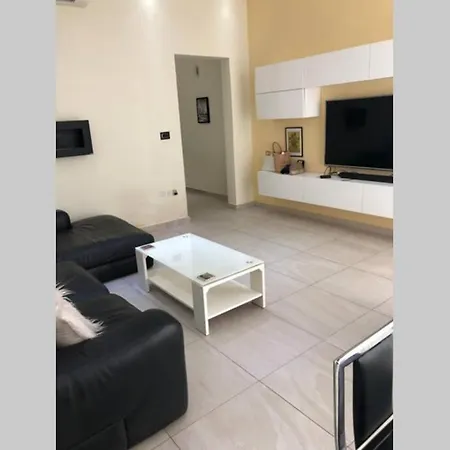 Kings Landing A Spacious House With Pool & Jacuzzi